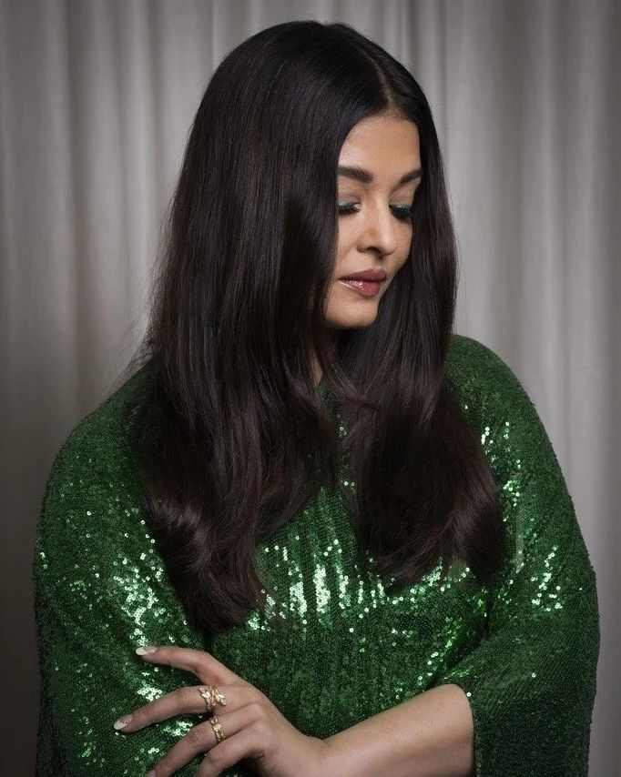 aishwarya rai cannes green dress Before her red carpet look, wore a Valentino dress, internet calls it 'Christmas Tree' ♥ ♥ return-and-exchange