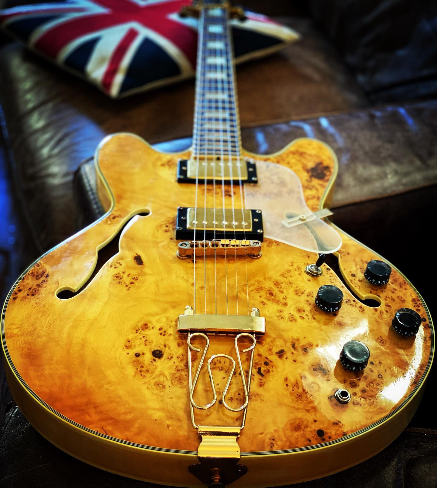 YAMAKI YB-300 Buffalo headstock. Made in Japan 1977-78.