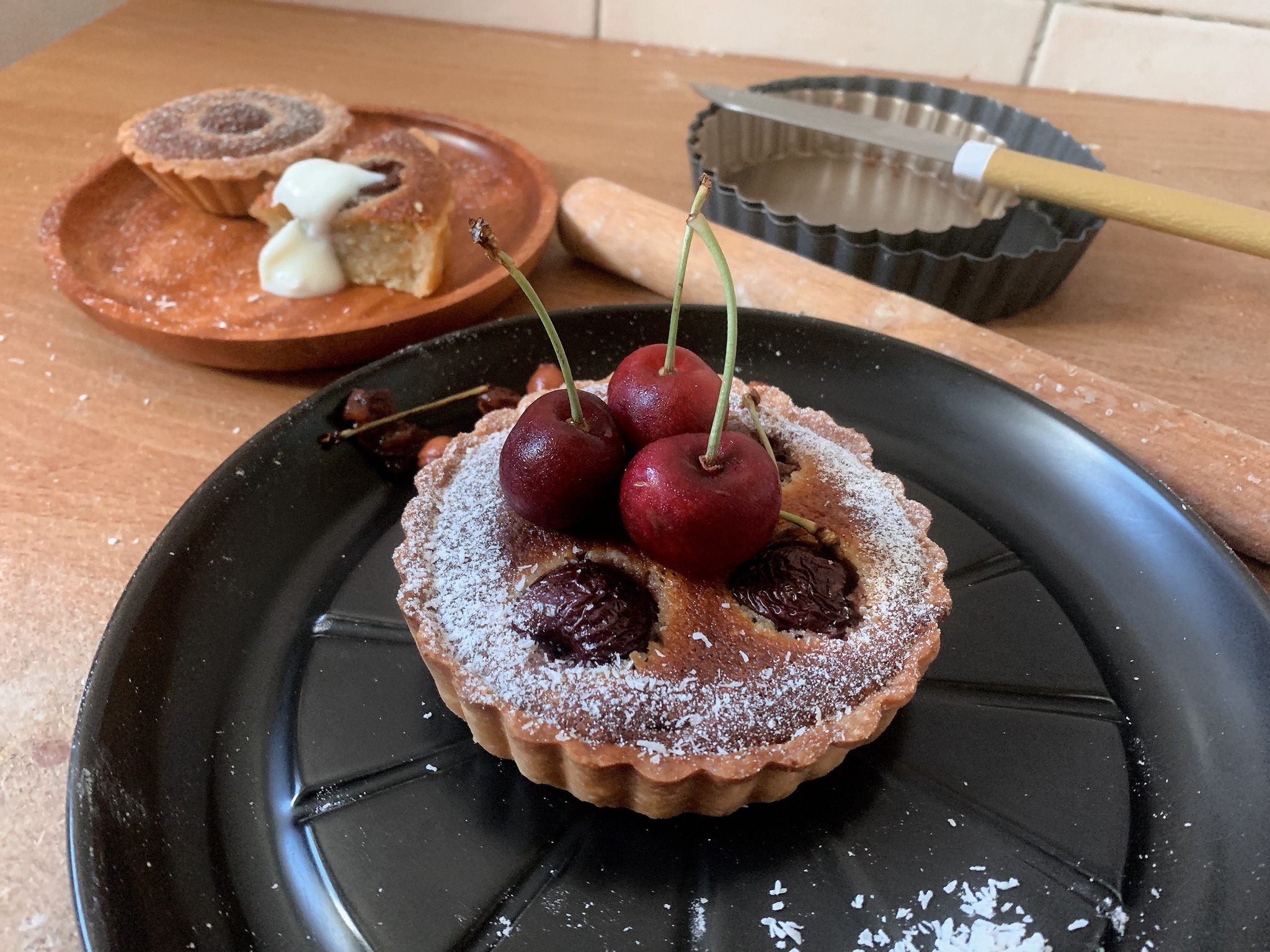 iCook 愛料理 - 「杏仁蘭姆櫻桃派」這個配方的餅皮類似於之前的抹茶檸檬塔，但是它更像派皮的酥脆，所以我稱呼它派，... | Facebook