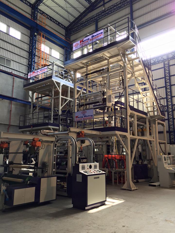Three layer Co-extrusion blown film line trial! Machine model: KS ...