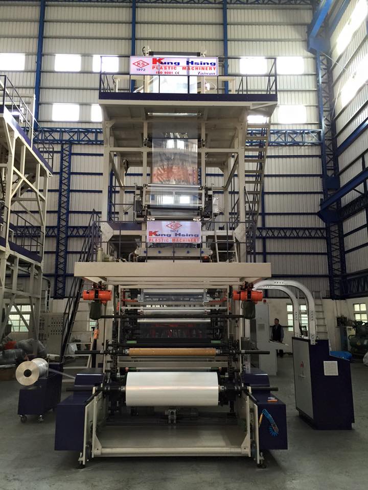 Three layer Co-extrusion blown film line trial! Machine model: KS ...
