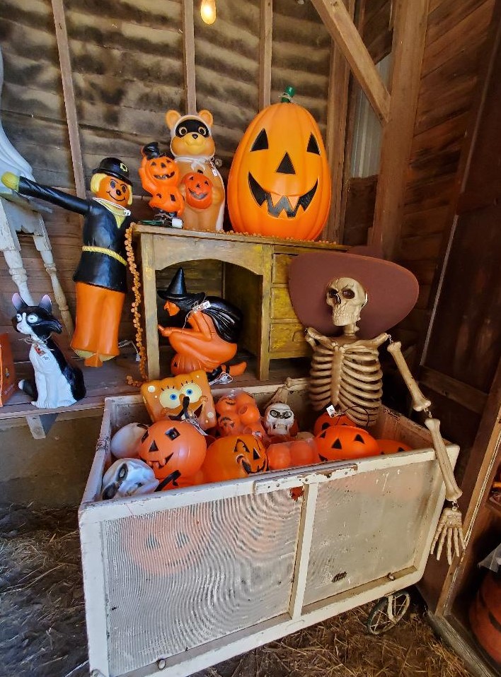 Who's ready for The Junk Ranch?? Some... - Rusty Heart Relics