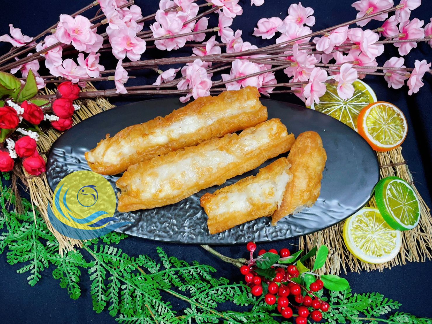 汰鑫鮮 - #汰鑫鮮 #花枝油條 先將花枝切塊，再以油條外皮包覆，讓每條油條皆有90%以上的花枝含量；... | Facebook