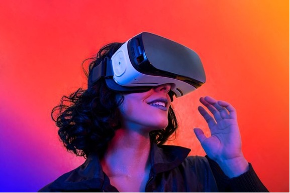 Người Mới Có Nên Tìm Hiểu NFT Land Trong Metaverse Không?