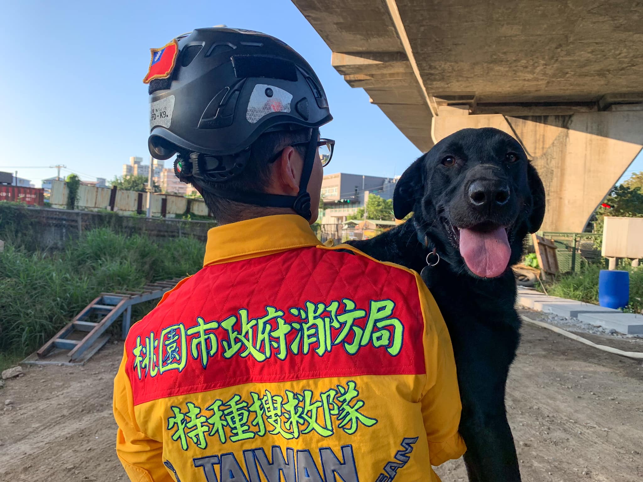 Tyfd-K9桃園搜救犬隊 - 不哭不哭，眼淚是珍珠，我有Emma姐罩我！...