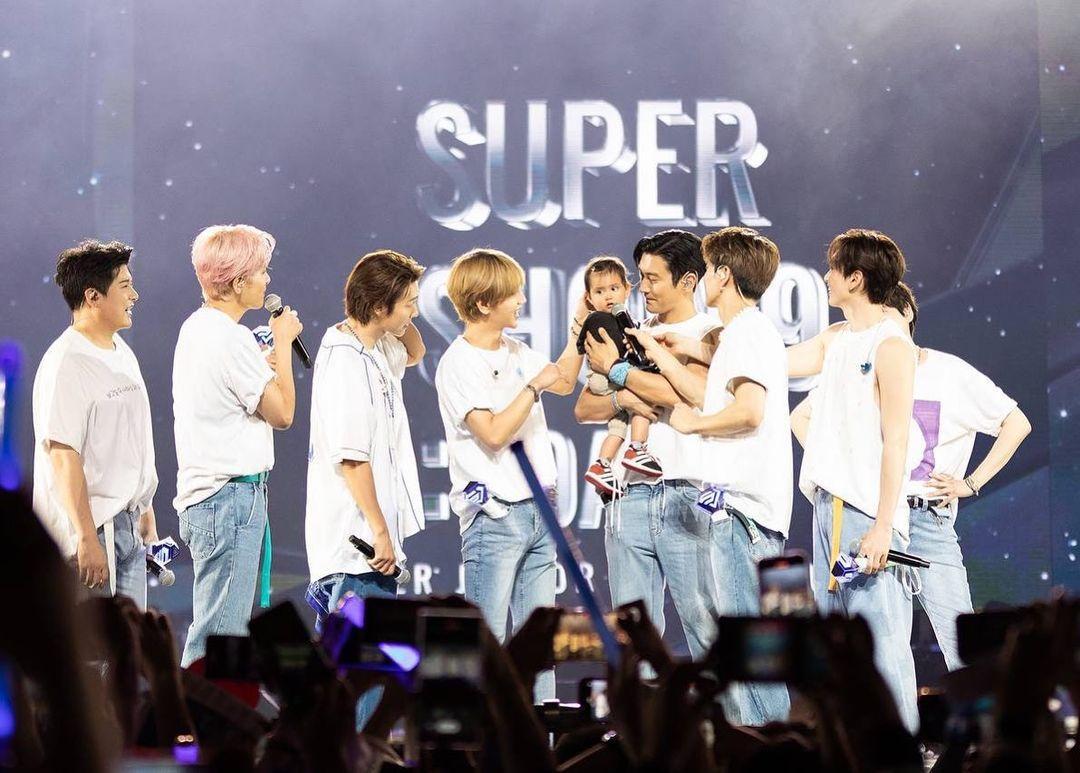 THE YOUNGEST ELF' 💙 LOOK: Siwon of K-pop group Super Junior