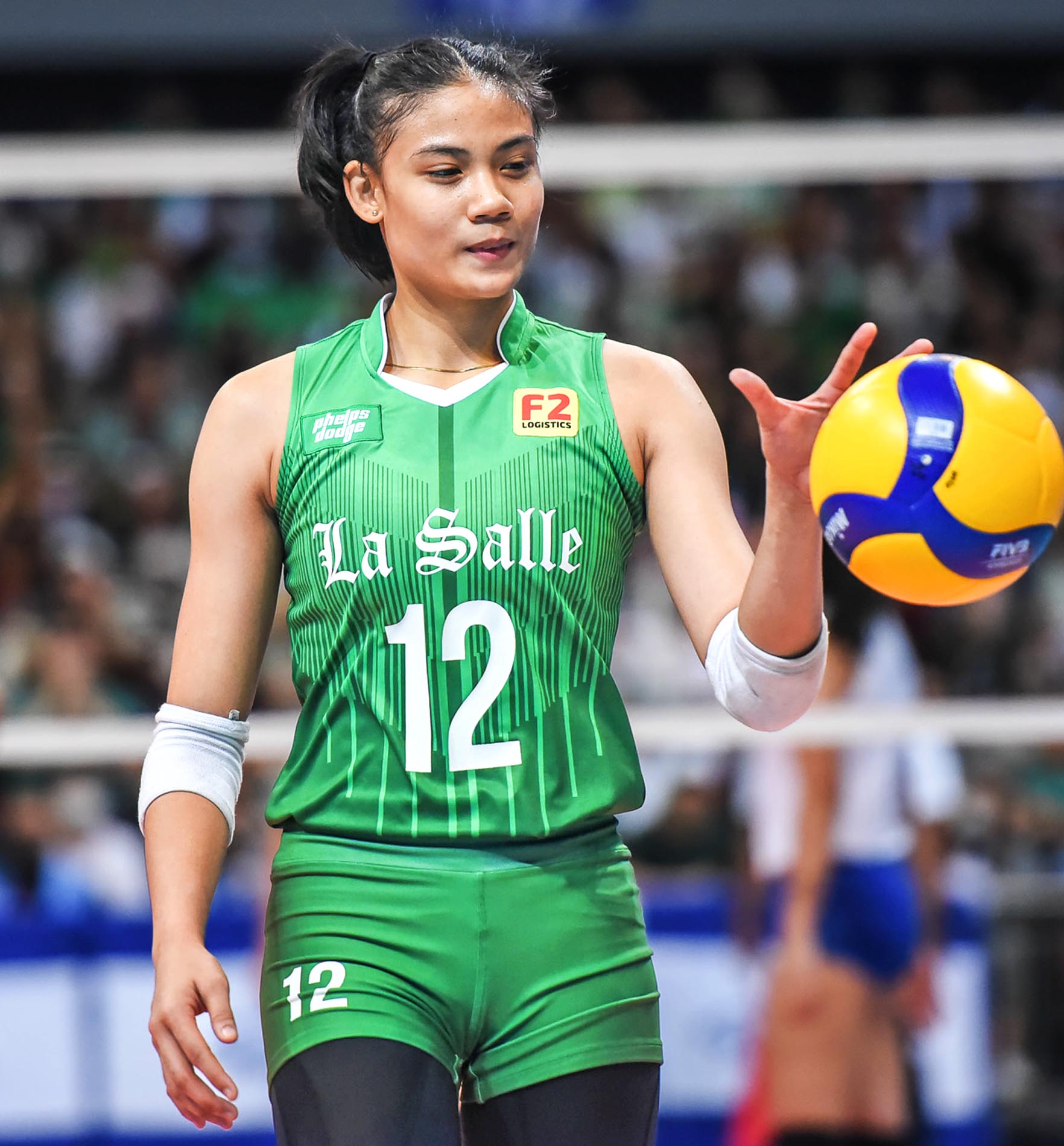 The DLSU Lady Spikers defs The Ateneo Lady Eagles 25-16 25-20 25