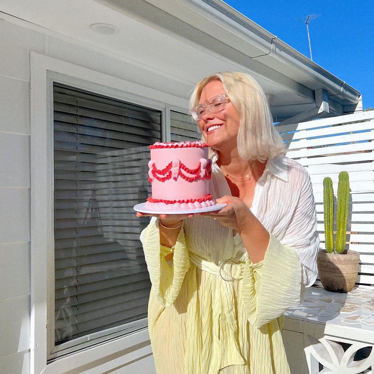 RHY RHY's HAIR SALON - Birthday Bangs & Clean Blondes for our favourite ...