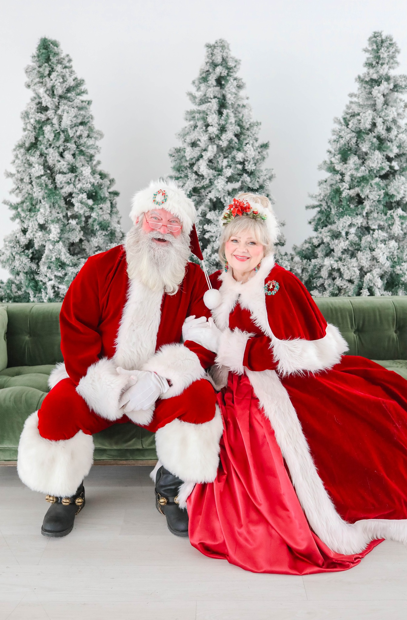 🎄Party with Santa & Mrs. Claus-Food,Fun Photo Ops!