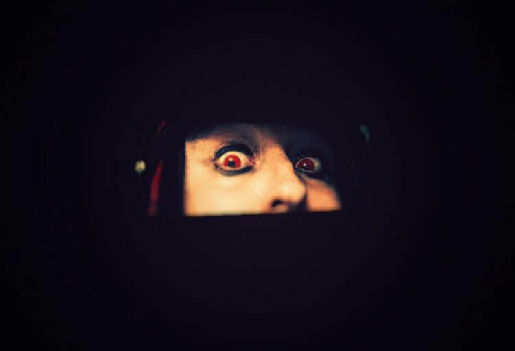 Flecky Bennett : Behind Red Eyes