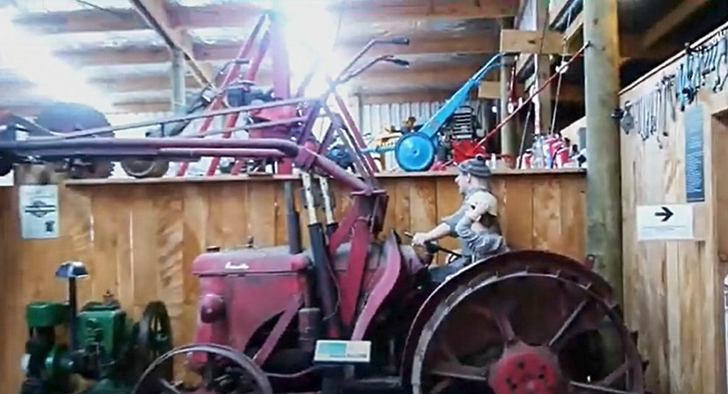Taranaki - TAWHITI MUSEUM - VINTAGE FARM MACHINERY DISPLAY 2015. Click ...