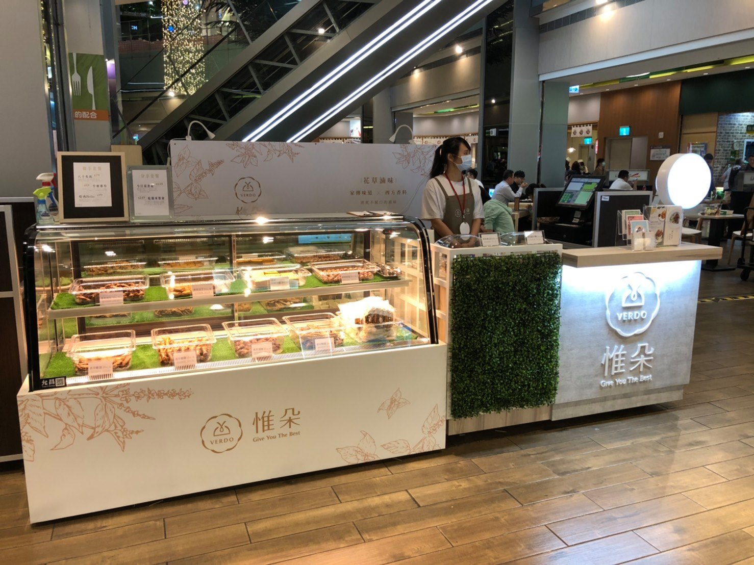 惟朵輕食 - 【惟朵滷味臨時櫃 x iFG遠雄 開幕兩個月囉👏】 時間過得好快，開幕到現在已經兩個月了！...