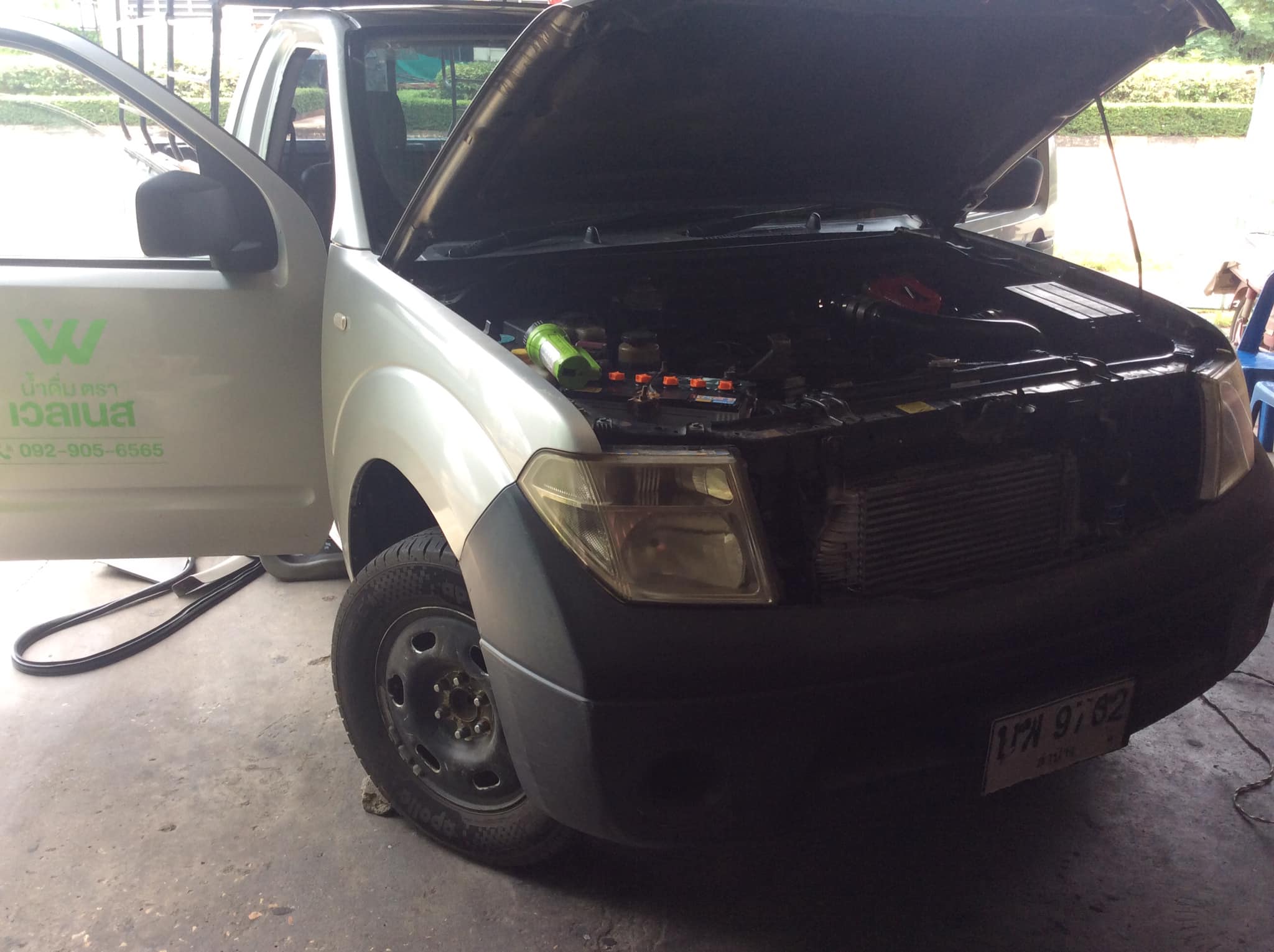 Nissan Navara แอร์ไม่เย็นตรวจสอบดูน้ำยาแอร์หาย ถอดเช็คดูตู้แอร์ซึม วาว ...