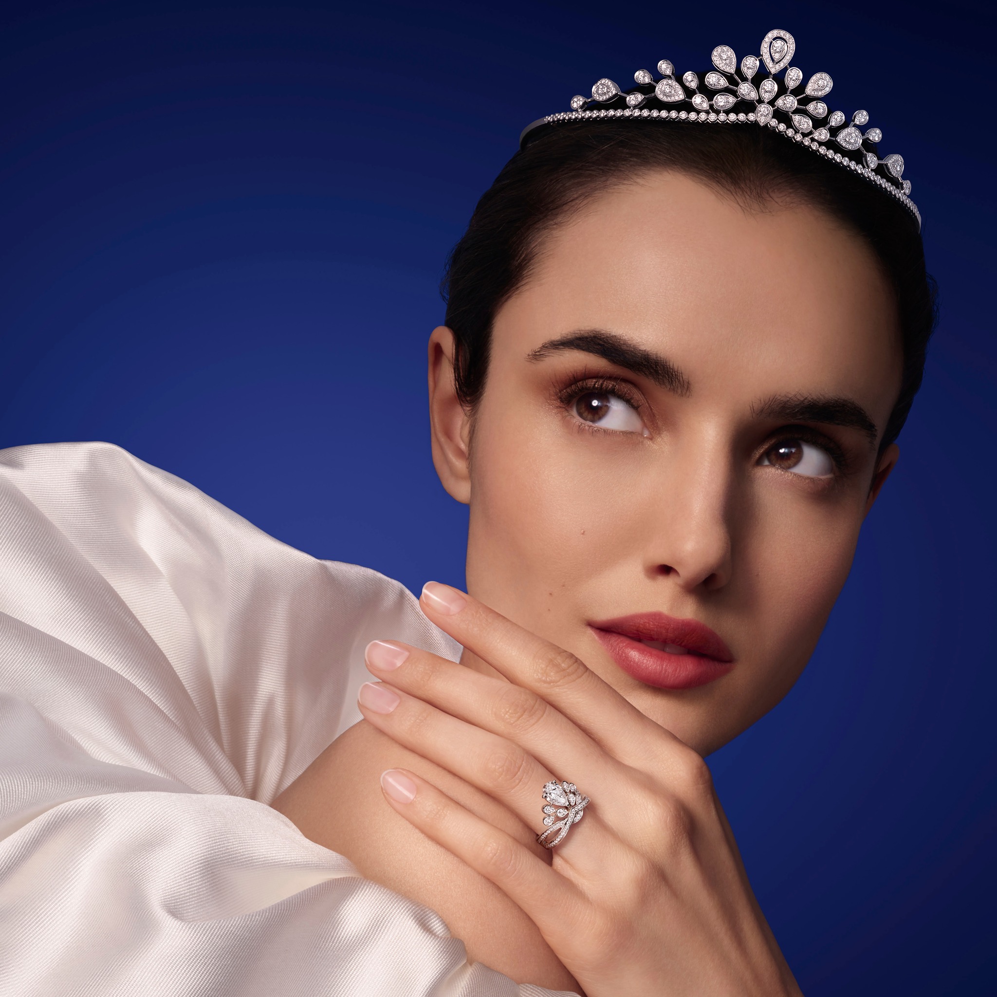 Chaumet - ショーメのティアラをその指先へ。ペアシェイプの