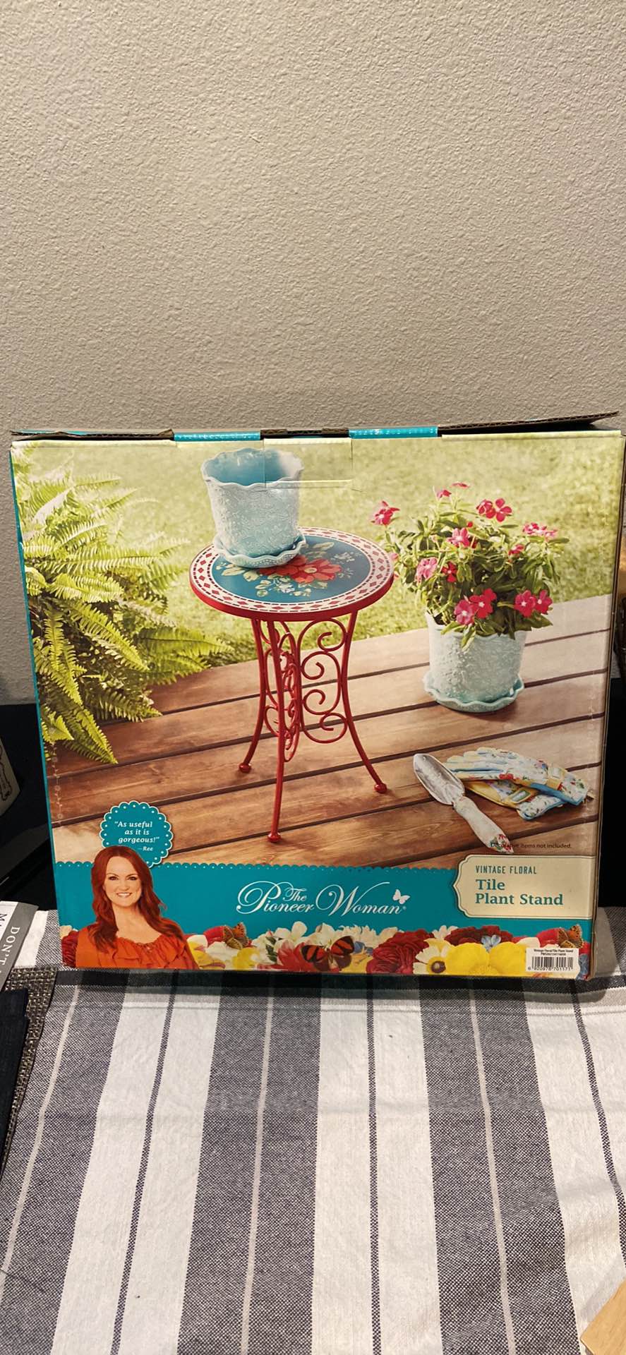 Pioneer Woman Plant Standnull