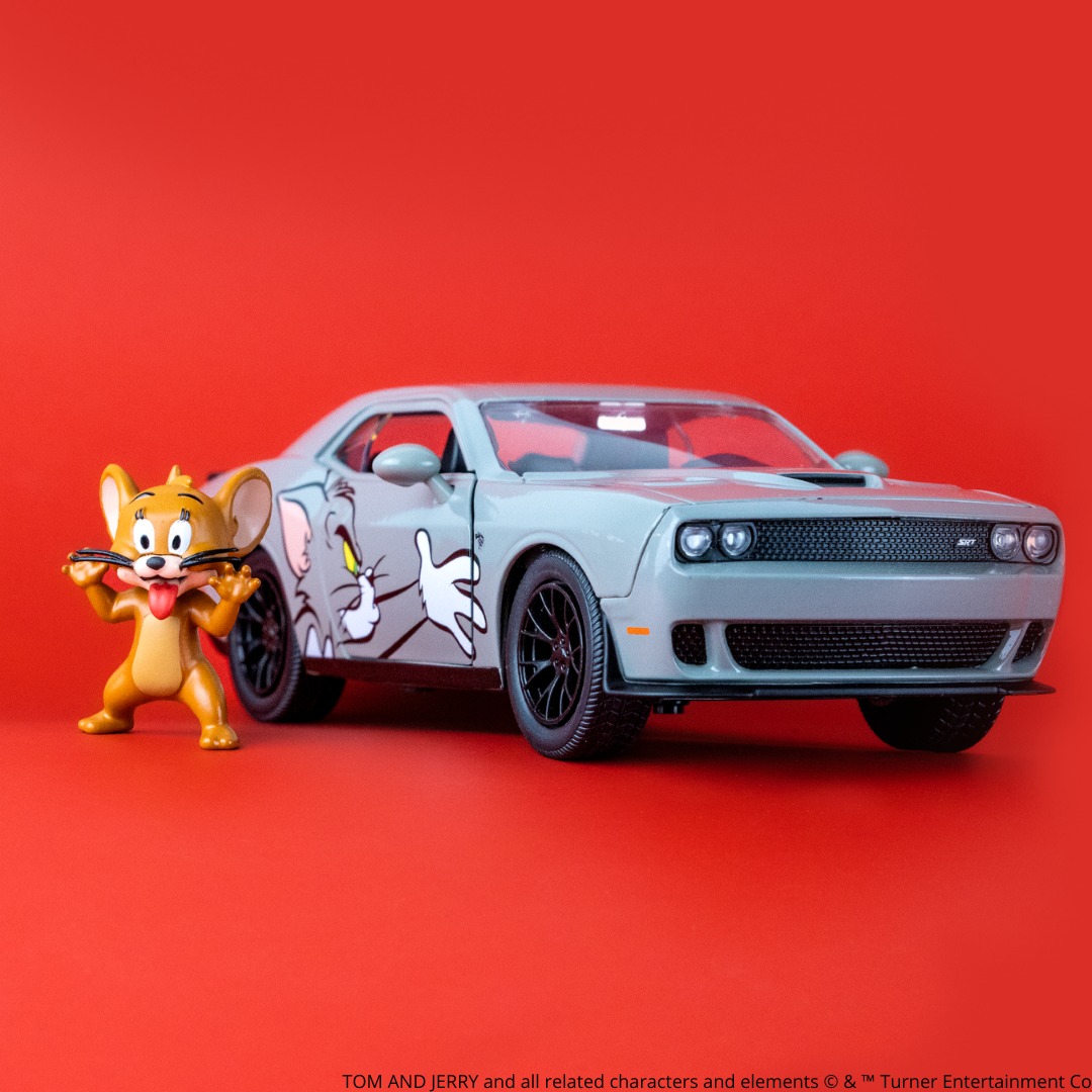 Jerry has the perfect getaway car from Tom in this 1:24 scale 2015
