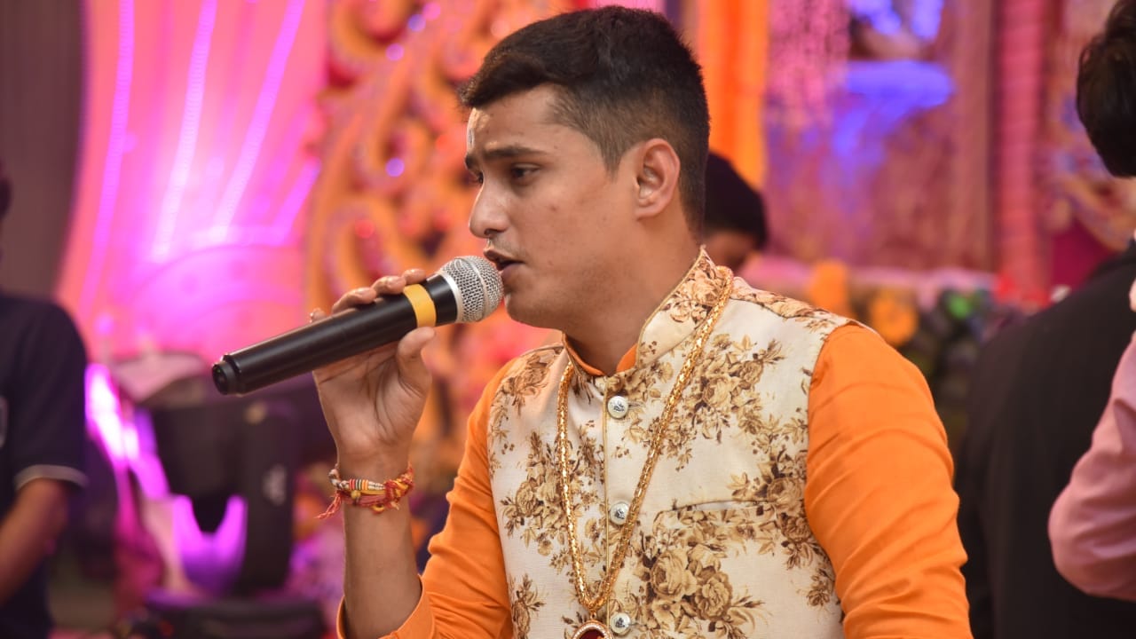 Singer Amit Kumar