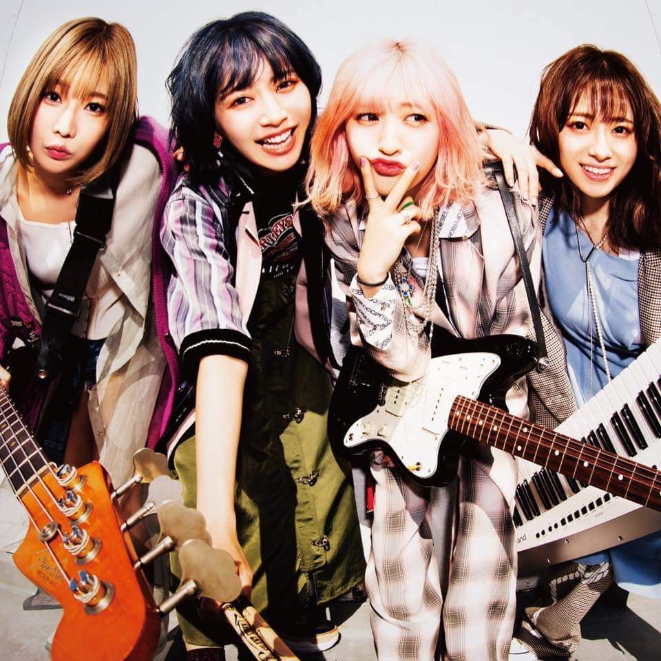 Sumire Yoshida Suu, lead voc. and guit. 💦 SILENT SIREN サイレント