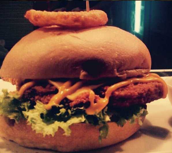 Classic Burger الآن وفقط في كلاسيك برجر Crispy Chicken كرسبي تشكن لا يفوتكم مختلف عن اي برجر كرسبي اخر تمت مشاركتها من احد اصدقائنا تاق لمحبي التشيكن الكرسبي فيسبوك