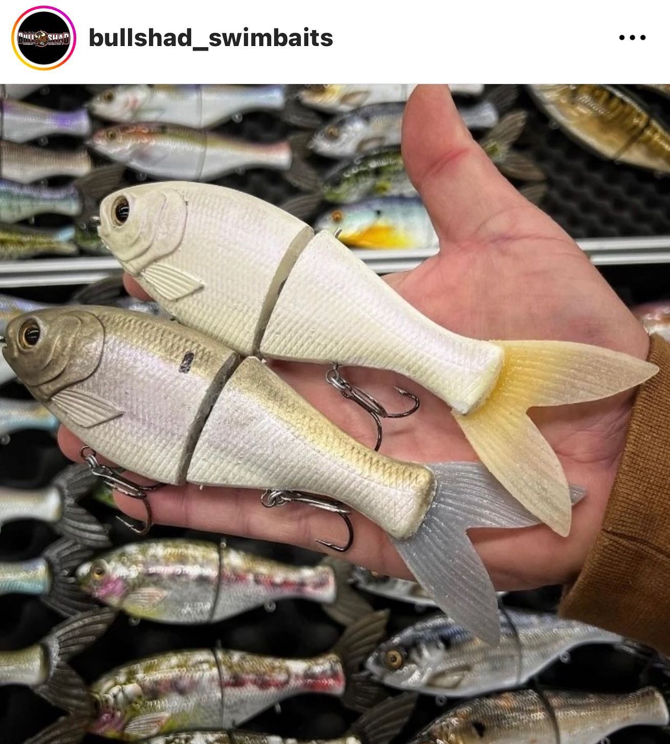 0ld orange color split wood fishing lure with treble hook Clam Gaff Epoxy Chain #8 / White/Red/White Size:40 lb - 500 yards Daiwa 26 Ryoga SV sharp VMC black nickel active_all
