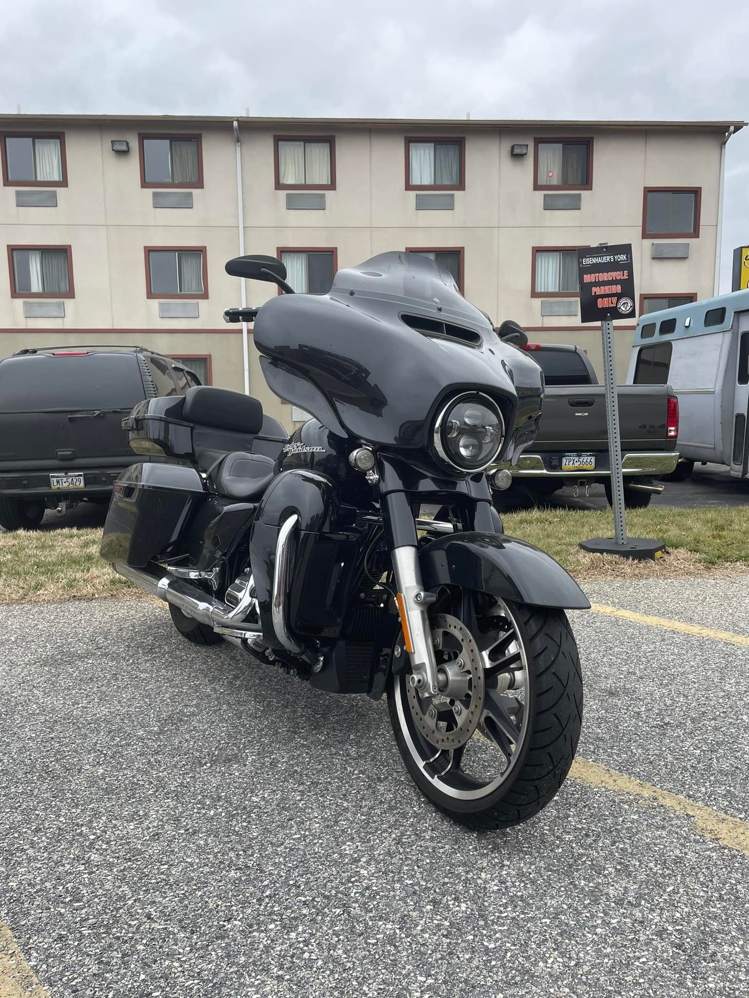 Traded 2022 Midnight Crimson/Vivid Black Street Glide
