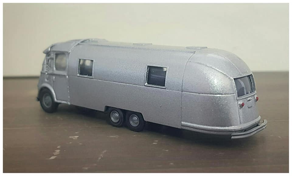 Motor City Classics 1:18 Airstream Bubble trailer model