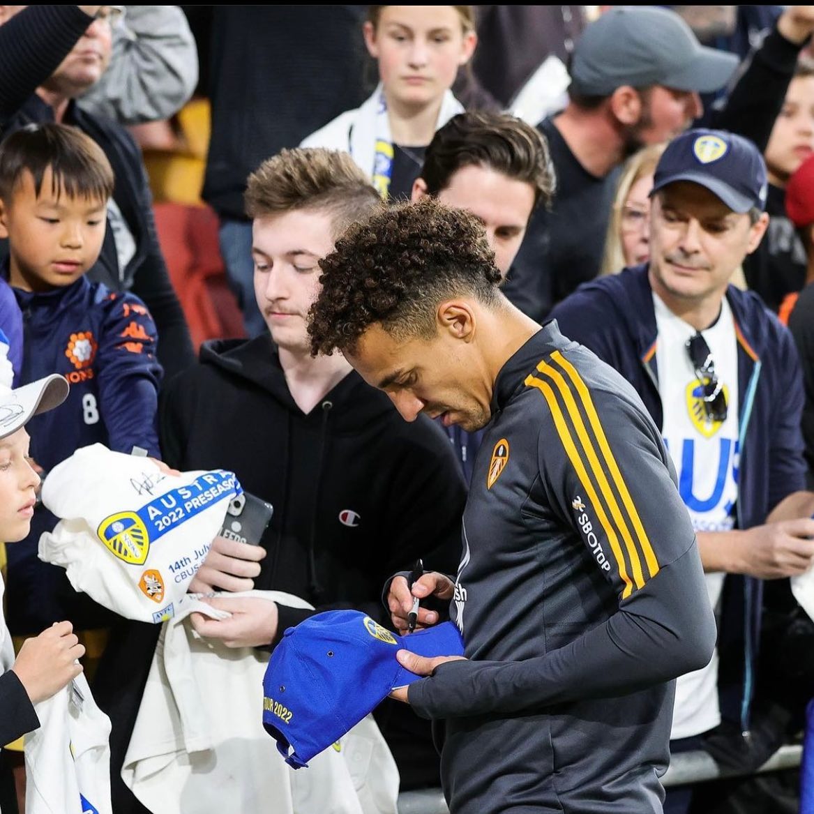 A.C.MILAN サッカーゲームシャツ Hugh Quackman enjoyed the Leeds game even though we didn't win. He