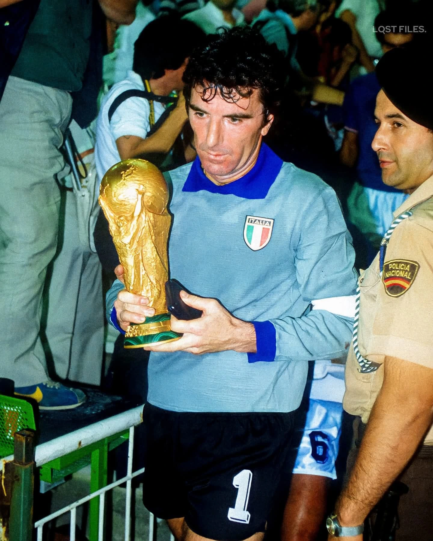 🇮🇹 Dino Zoff: Happy 83rd Birthday to the Wall of Italy🧤 Before Gigi Buffon, there was Dino Zoff, the OG savior between the posts, a captain who led by example, and a