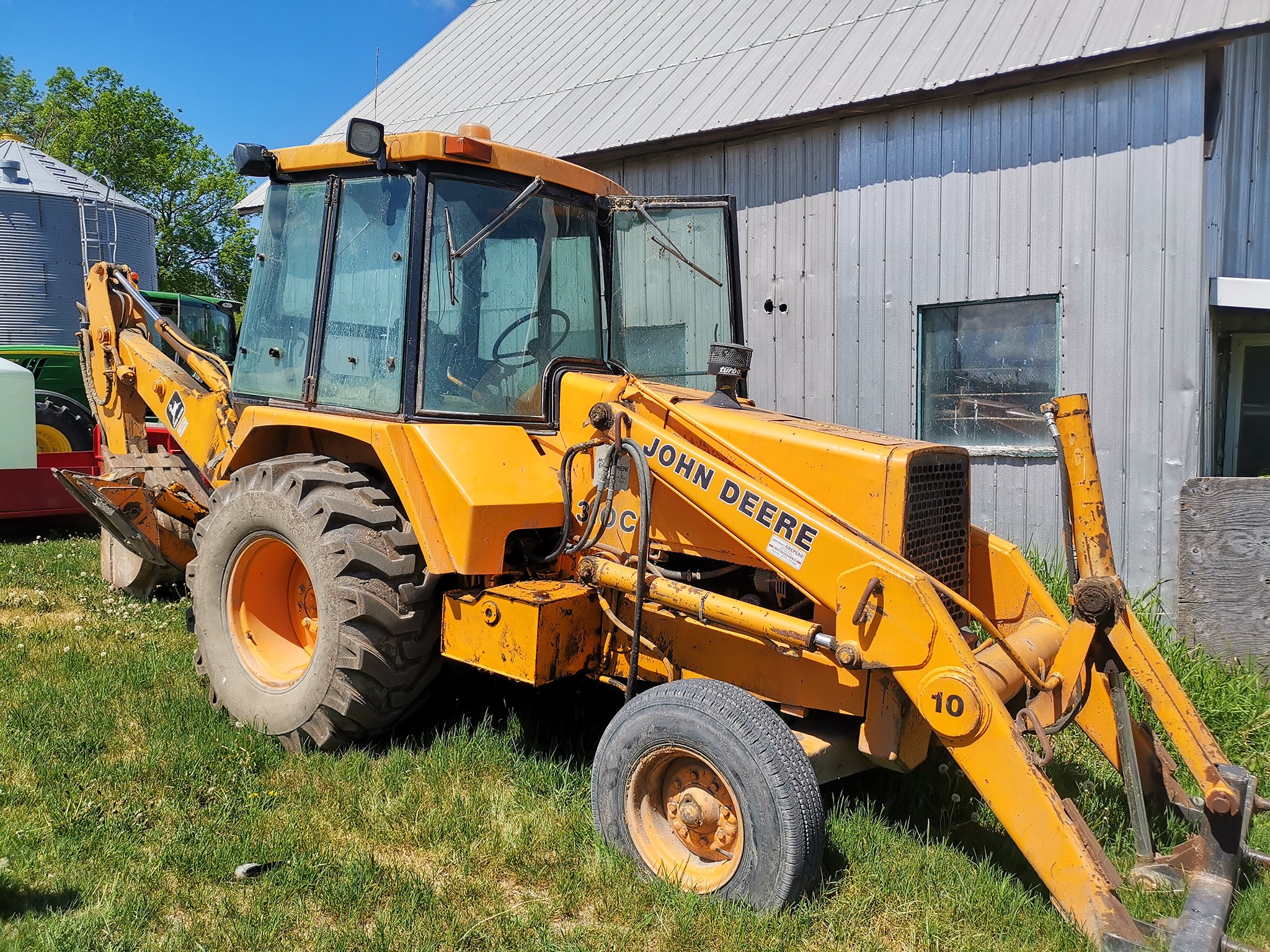 Pépine John Deere 310c avec... - Service courtier machinerie | Facebook