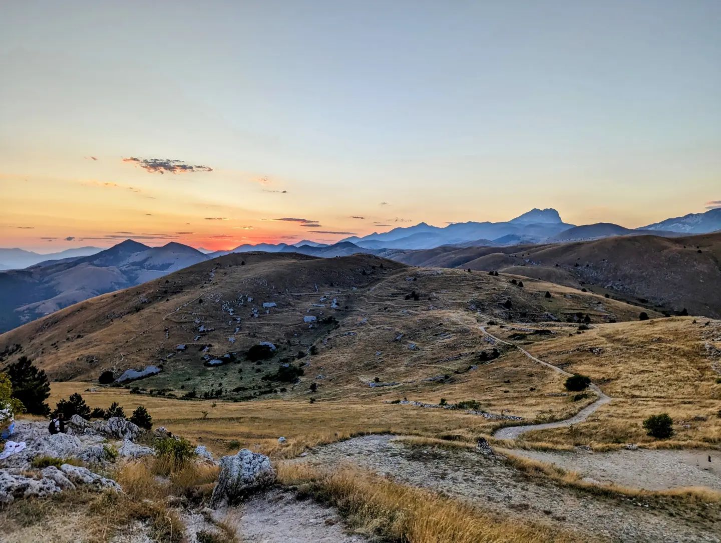 Abruzzo Wild - 🏰🌄🏰 tramonto a rocca di Calascio 🌄🏰🌄... | Facebook