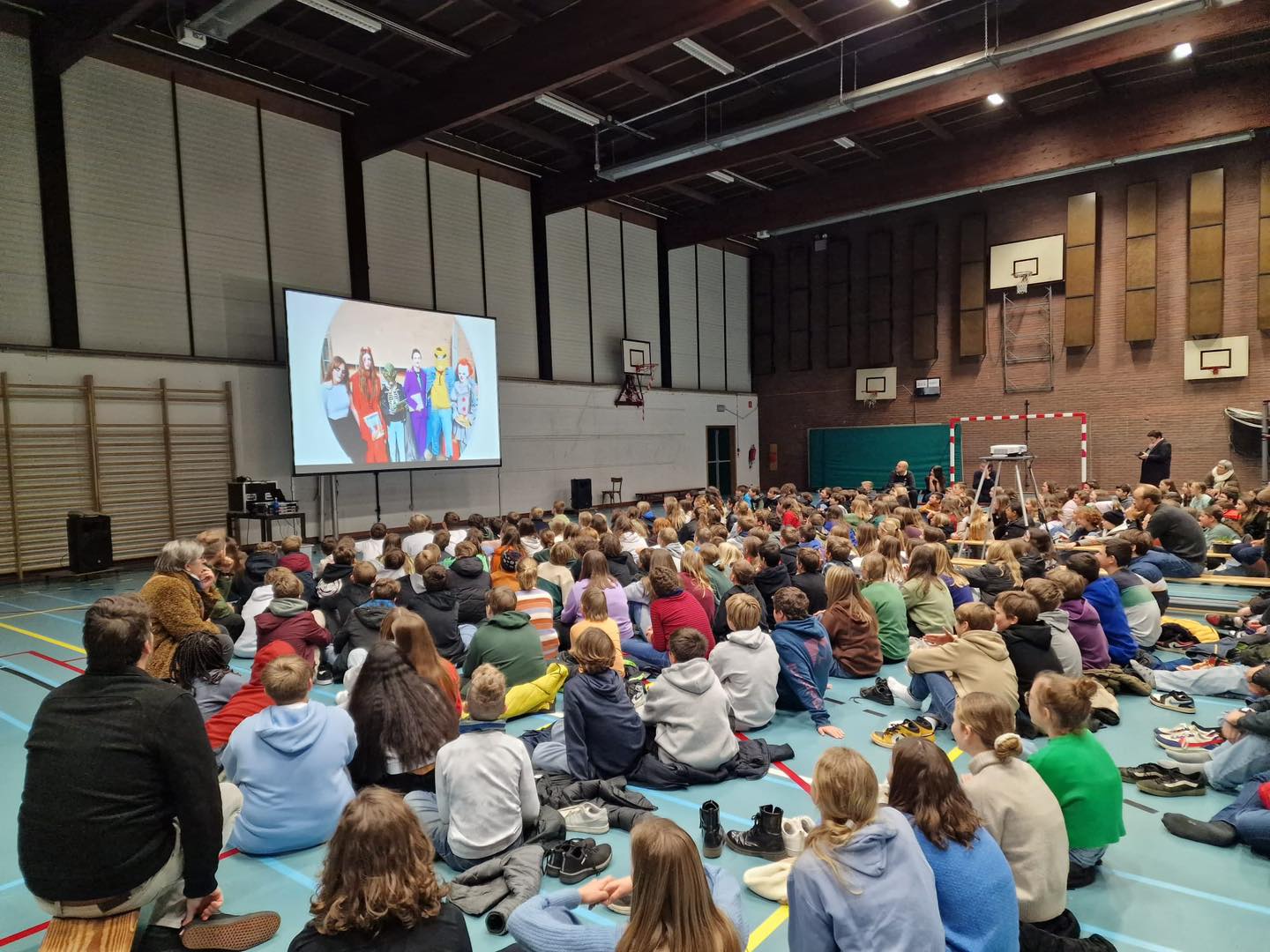 SJCA - De directeur, meneer De Roeck, hield vandaag samen... | Facebook