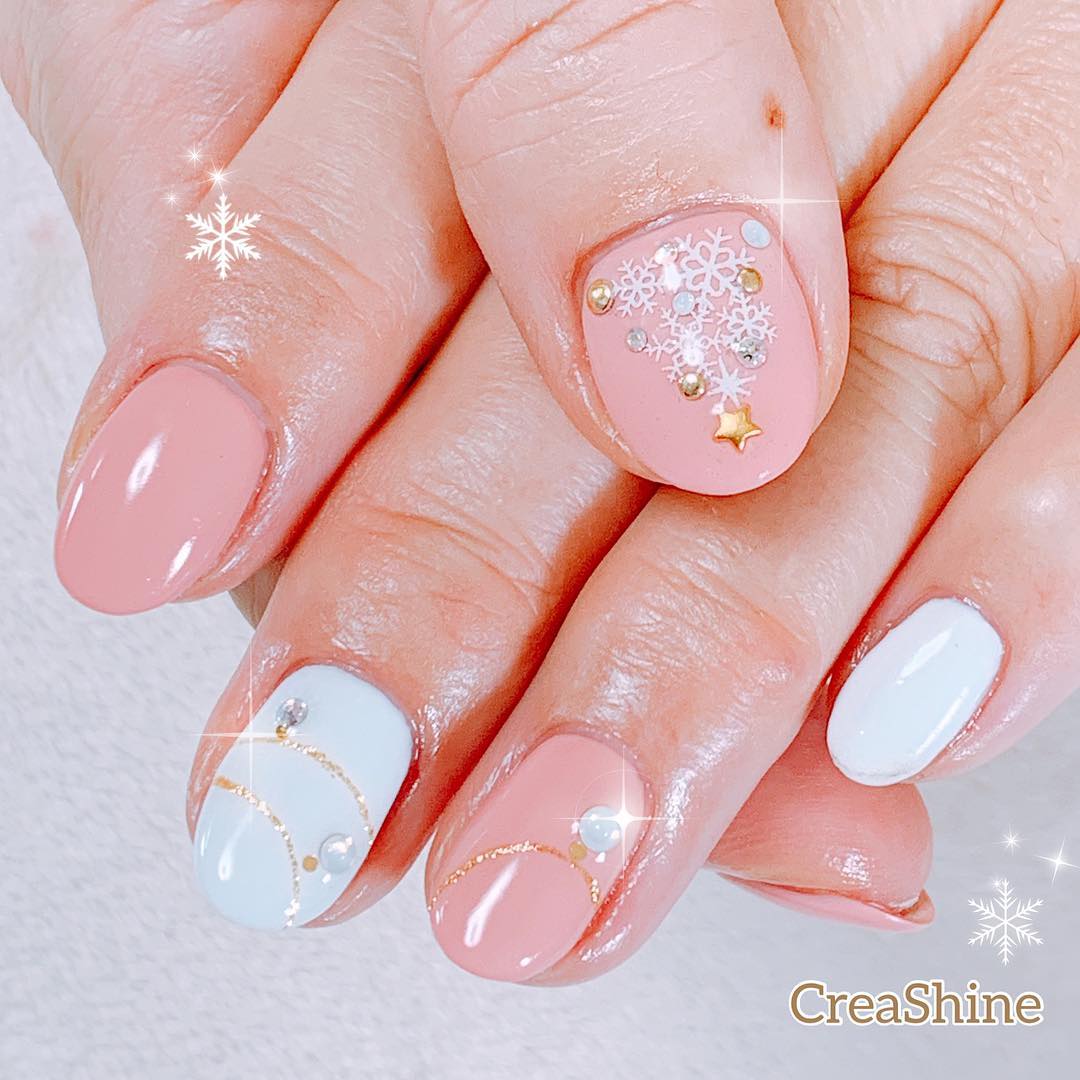 Creashine 優しいピンクの大人クリスマス ネイル ジェルネイル ジェル ジェルネイルデザイン ジェルアート ジェルオフスクレイバー ネイル ネイルデザイン ネイルアート ネイルサロン 大人ネイル 上品ネイル オフィスネイル クリスマスネイル