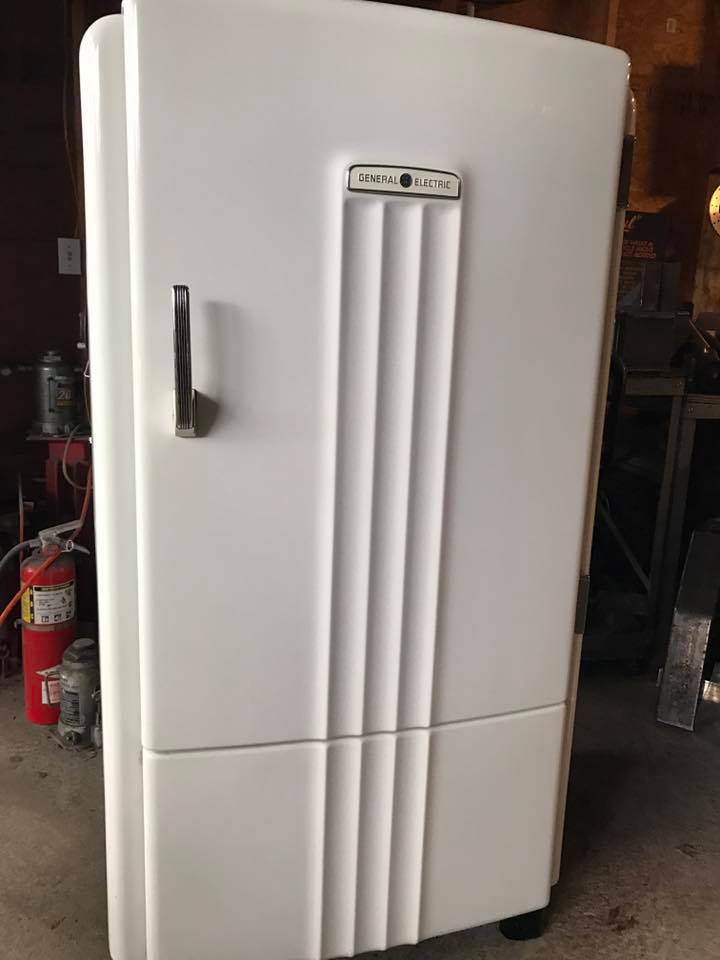 1940's vintage GE refrigerator that works.
