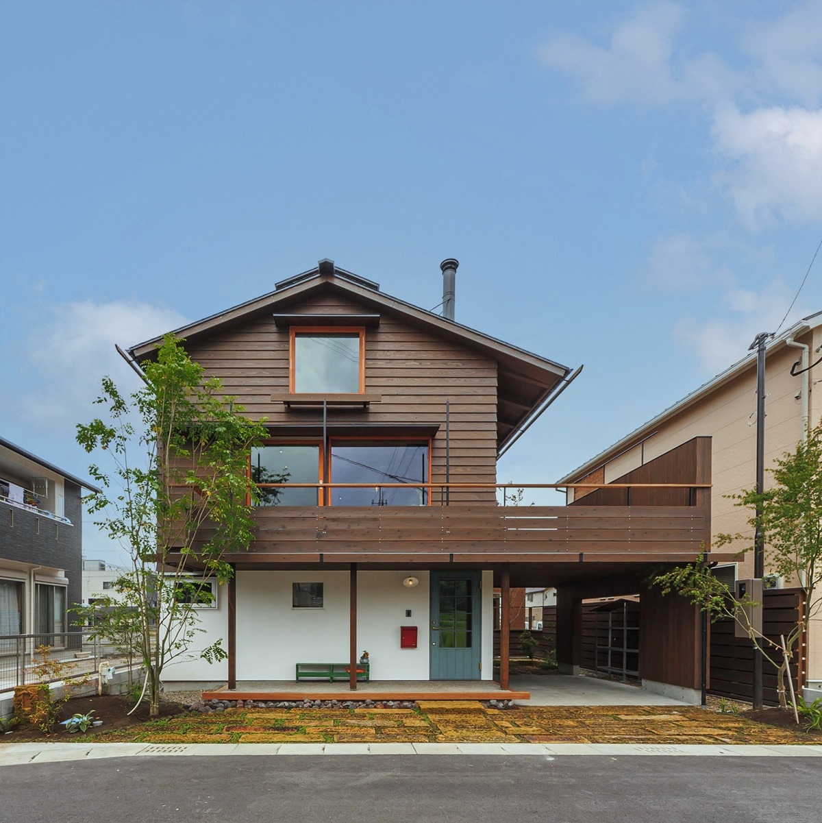 シンケンスタイル 街並みに優しい表情をつくる 木の住まい リビングは2階にしつらえて 通りと ちょうどいい距離感です ふだんを いちばんの幸福に ふだんの暮らしを豊かにする注文住宅 資料請求 実例集 はプロフィールのurlから Sinkenstyle