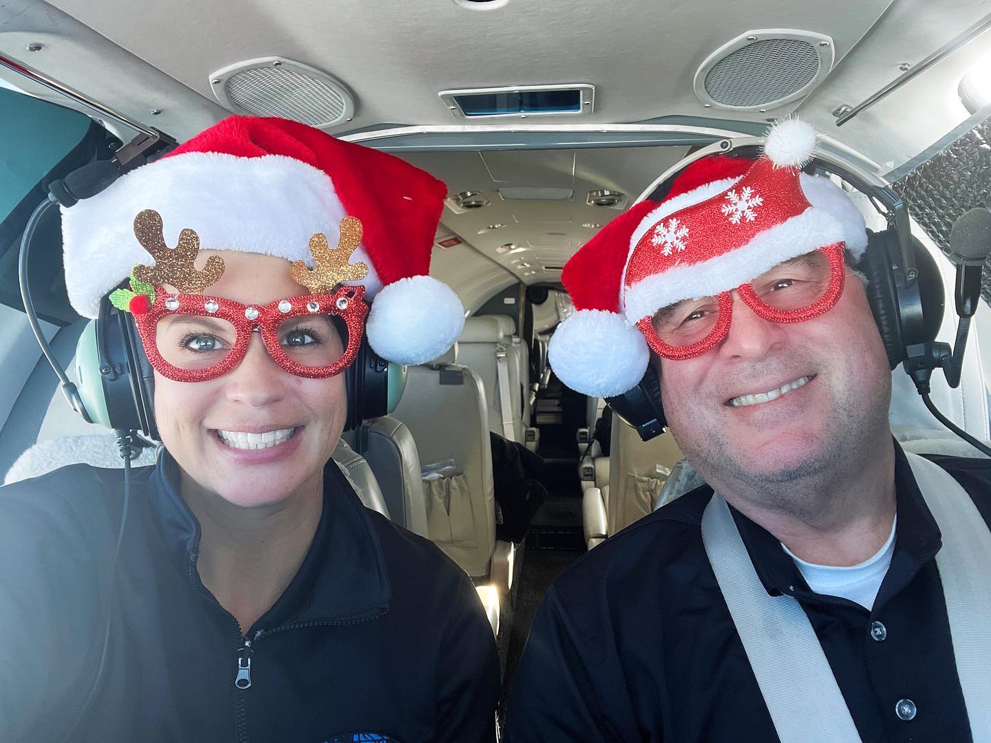 RVR - Merry Christmas and Happy Monday! ️😃🎄🎁 💚 #rvraviation # ...