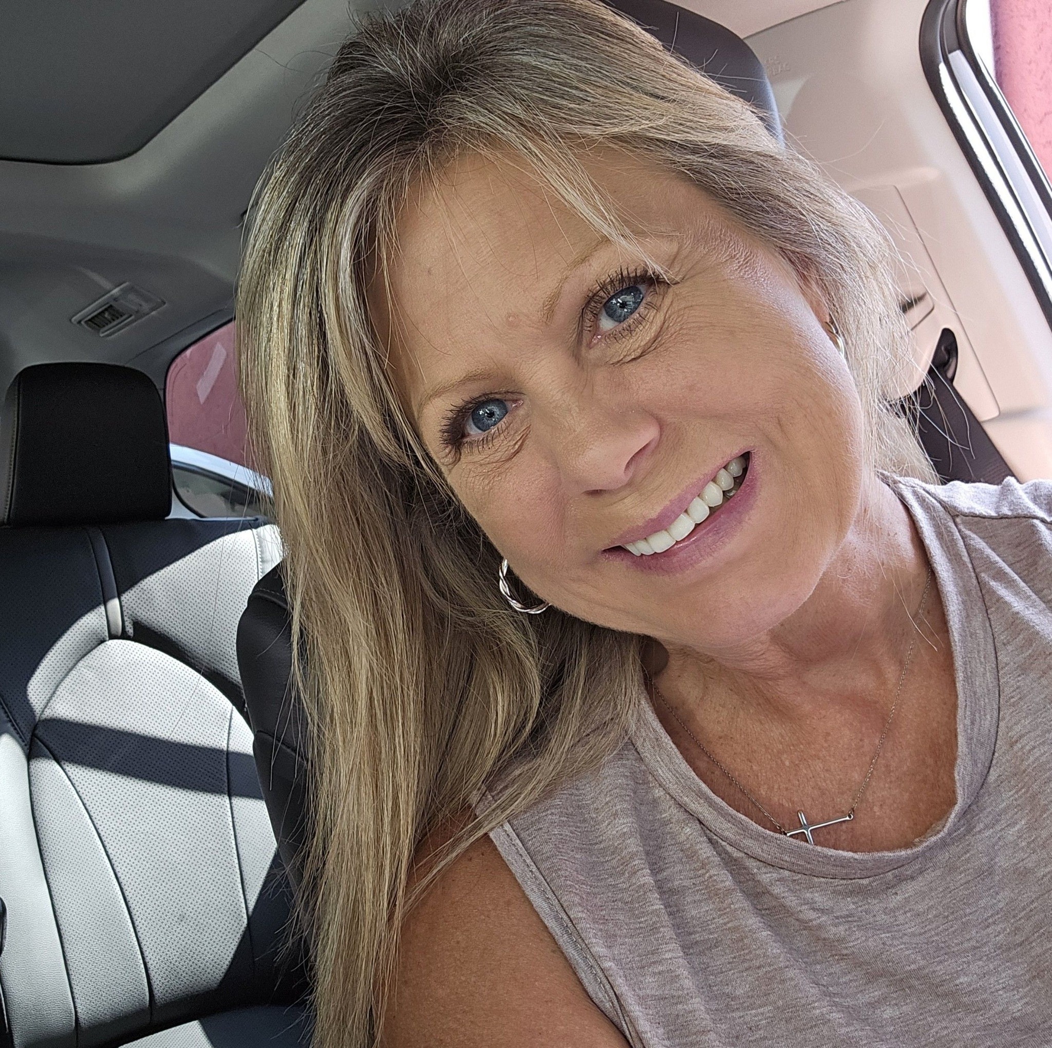 Robin Lavon Phelps (@momentsbyrobin) • Facebook, Connect with friends