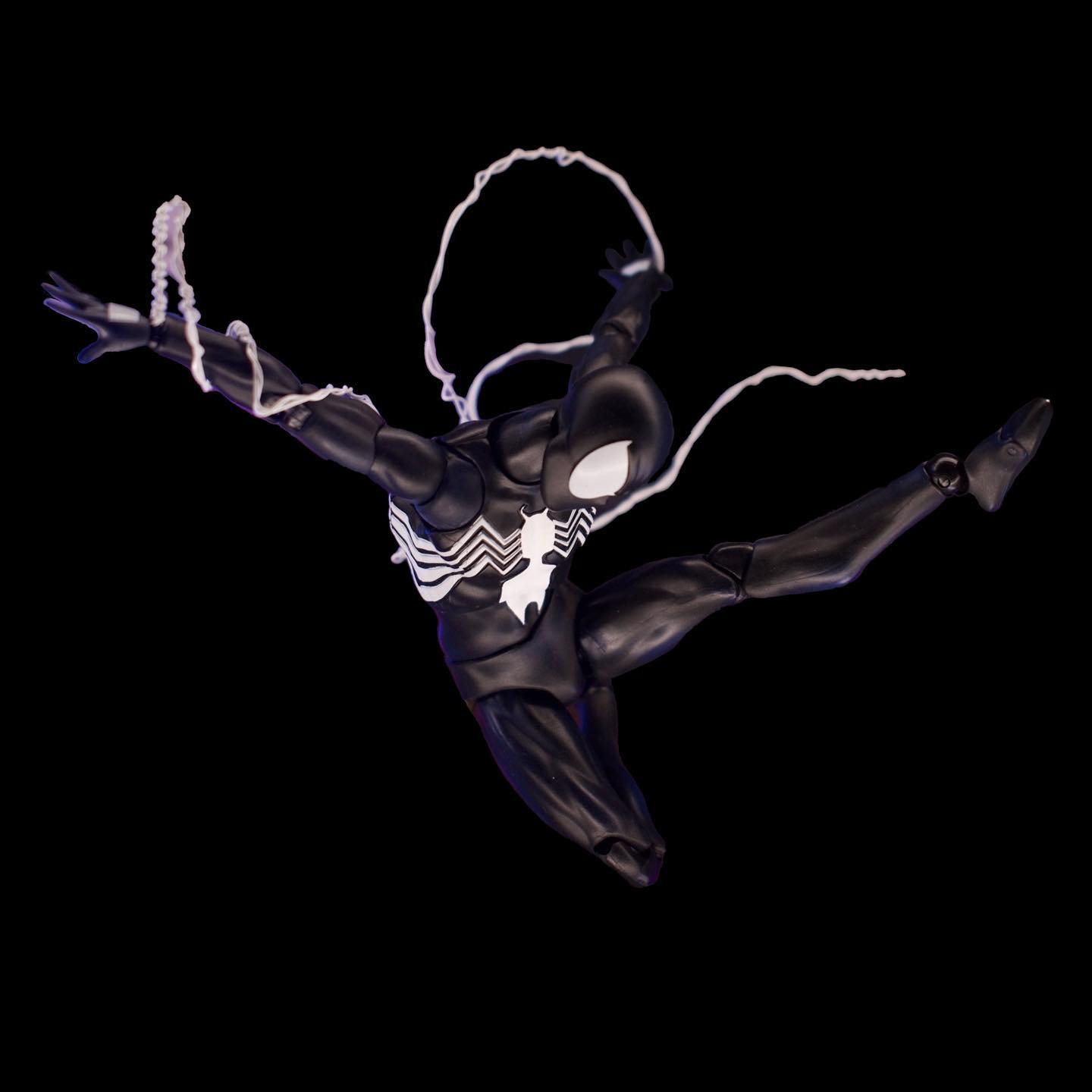 Spider-Man joins the MAFEX figure line from the Secret Wars comics 