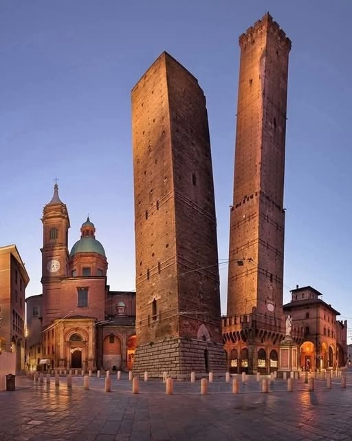 Unique - 😯🏛️ Although we all know about the famous Leaning Tower of ...