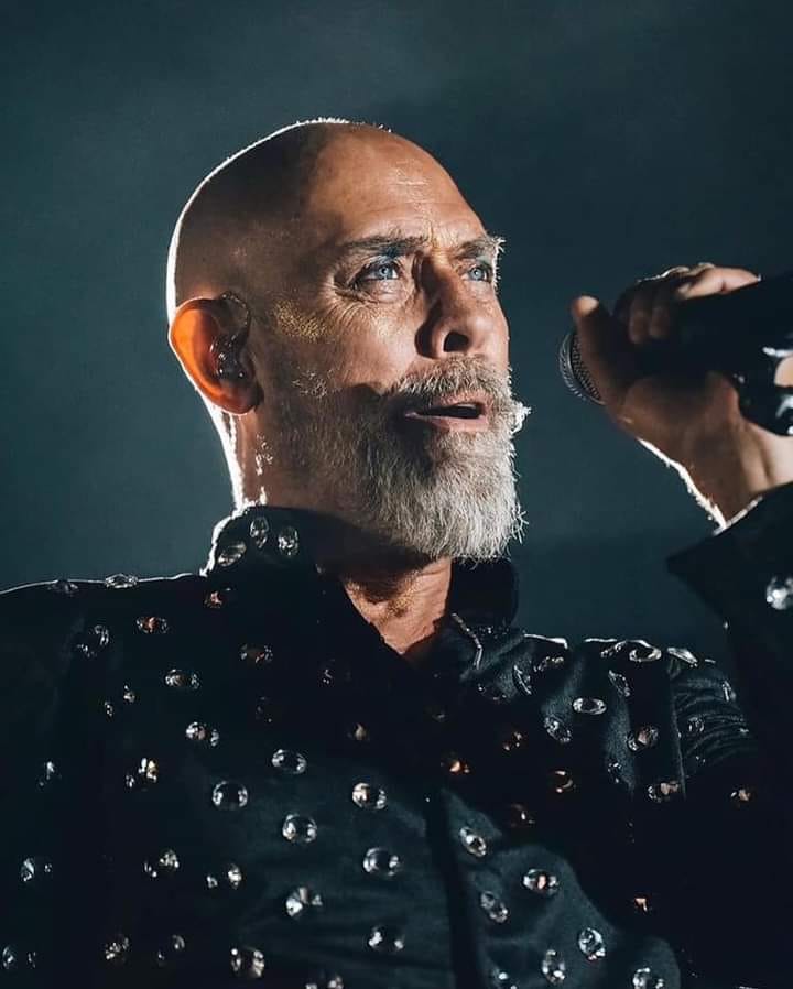 Happy 67 birthday to the amazing Bauhaus vocalist Peter Murphy!