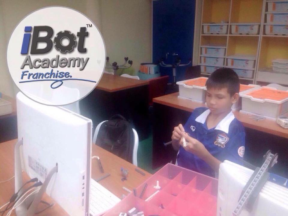 เด็กๆ iBot... - สอนหุ่นยนต์ ไอบอทอะคาเดมี่ โคราช | Facebook