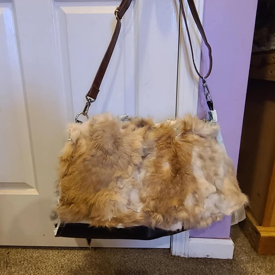 レア】K.TSANIKIDIS POCHETTE RABBIT FUR 【公式通販】