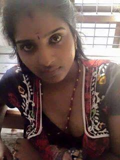 Tamil Sexy item girls number - iva name sollunga..iva act panna ...