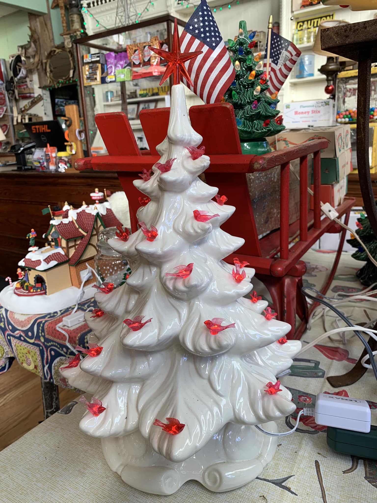 Vintage 1973 Atlantic Mold ceramic Christmas tree with music box
