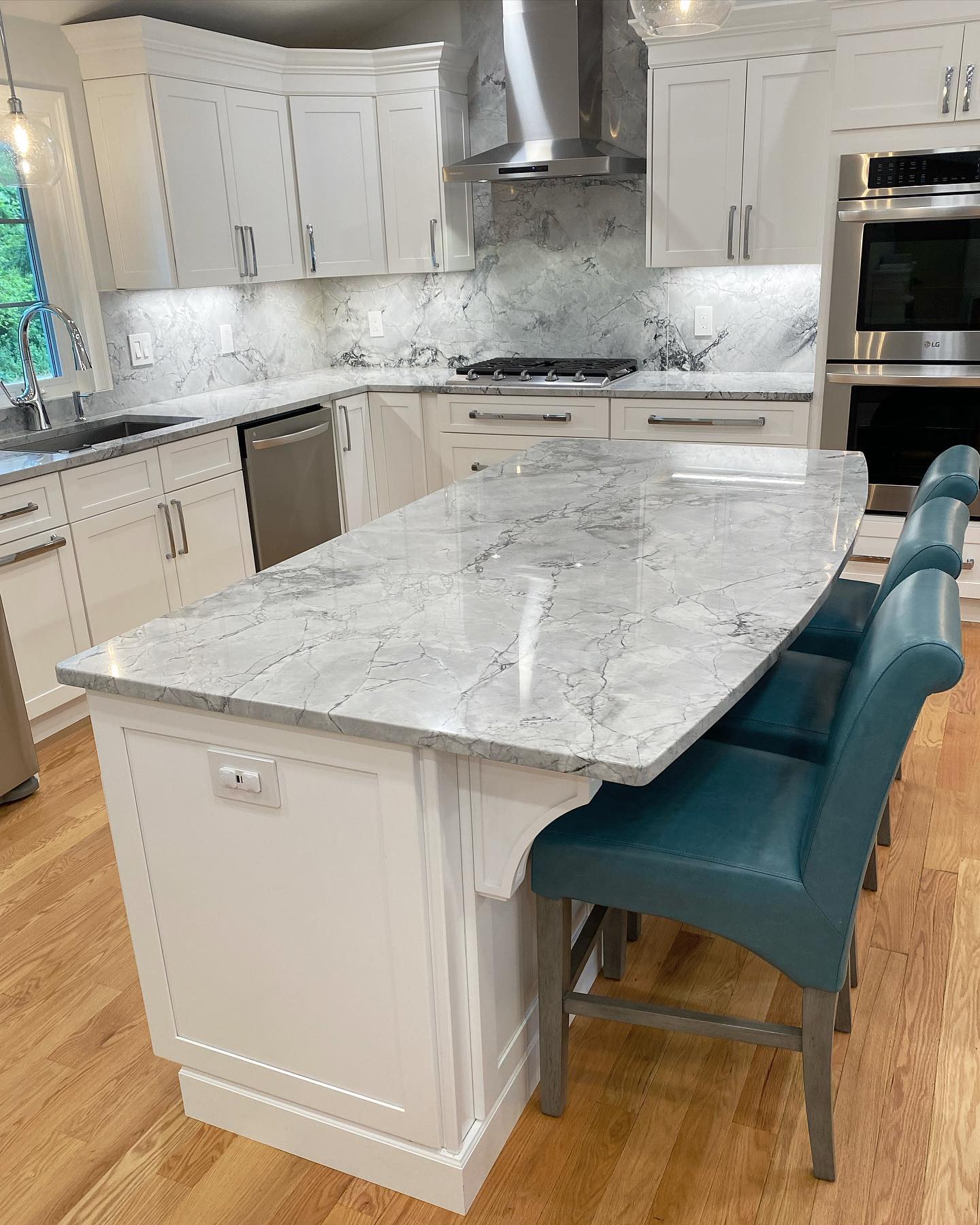 Beautiful Super White... - Compass Stone and Tile Inc. | Facebook