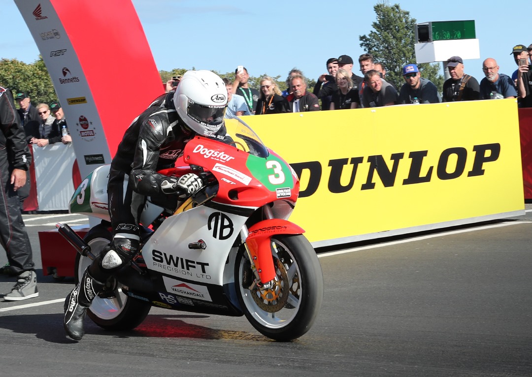 Isle of Man TT Races - THREE MAN LINE UP AT BINCH RACING FOR DUNLOP ...