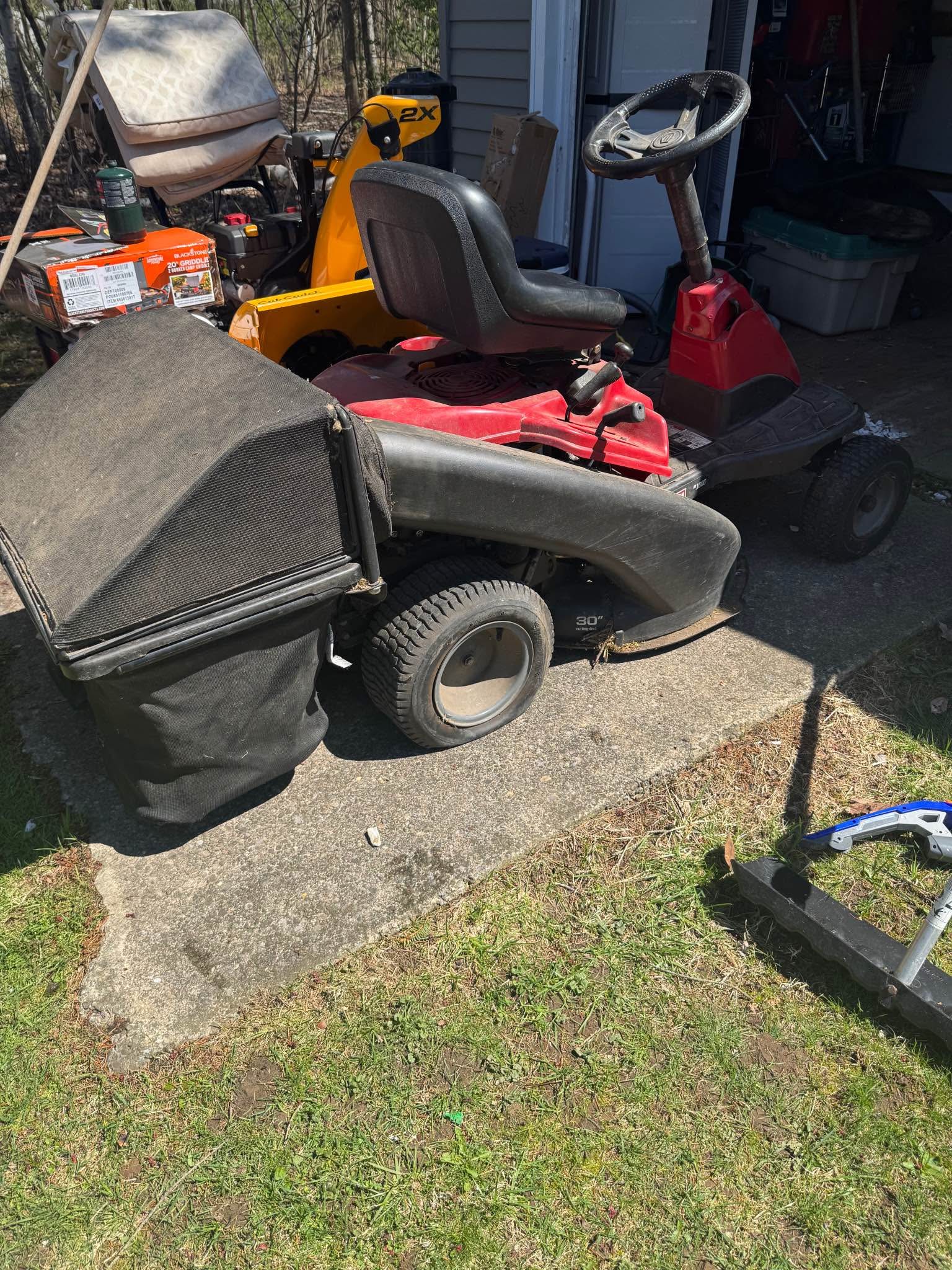 Craftsman R1000 riding mower w/bags - Lawn Mowers - Clifton Park, New ...