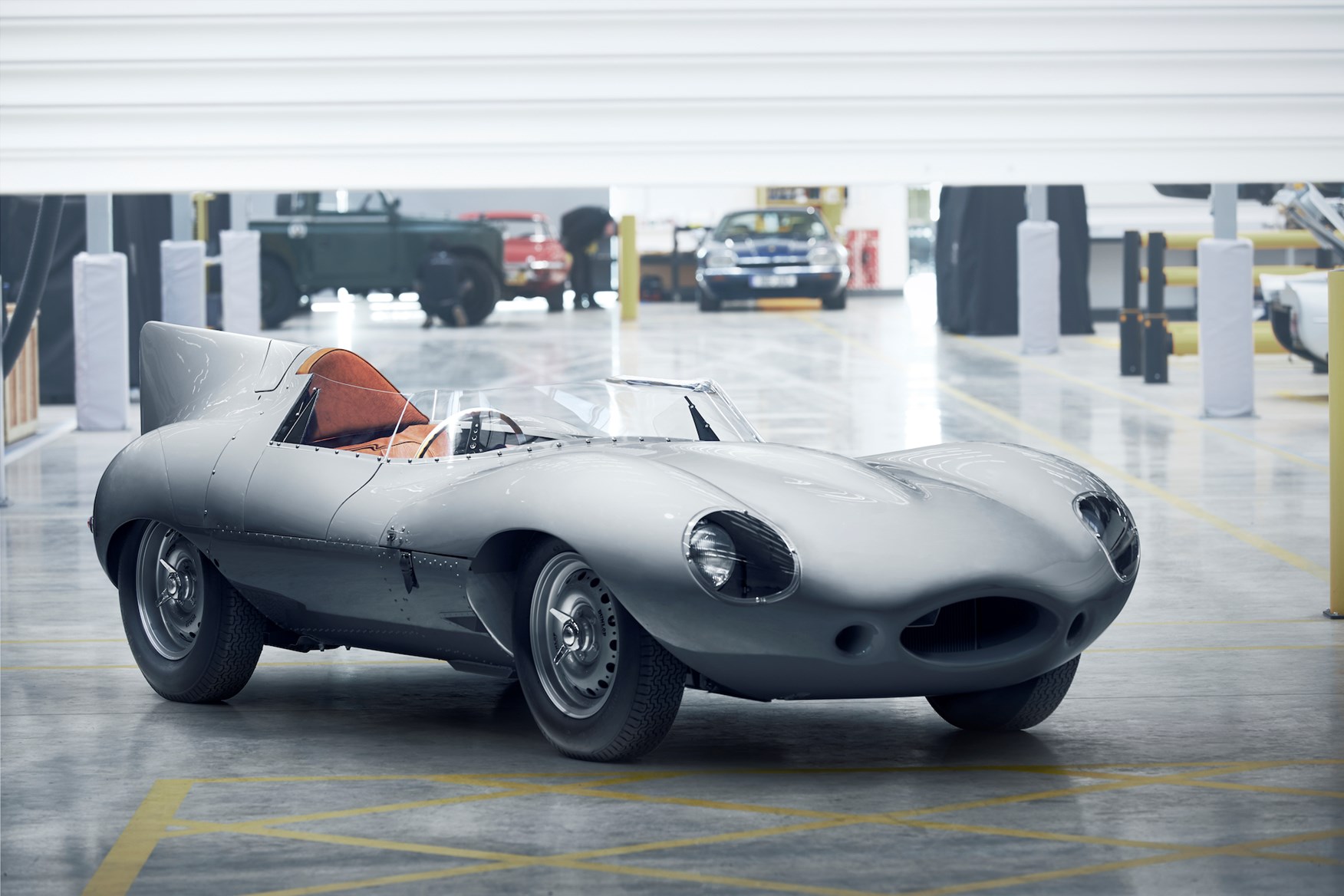Jaguar D-Type 1955 Le Mans winner Autoart 1:12 scale model