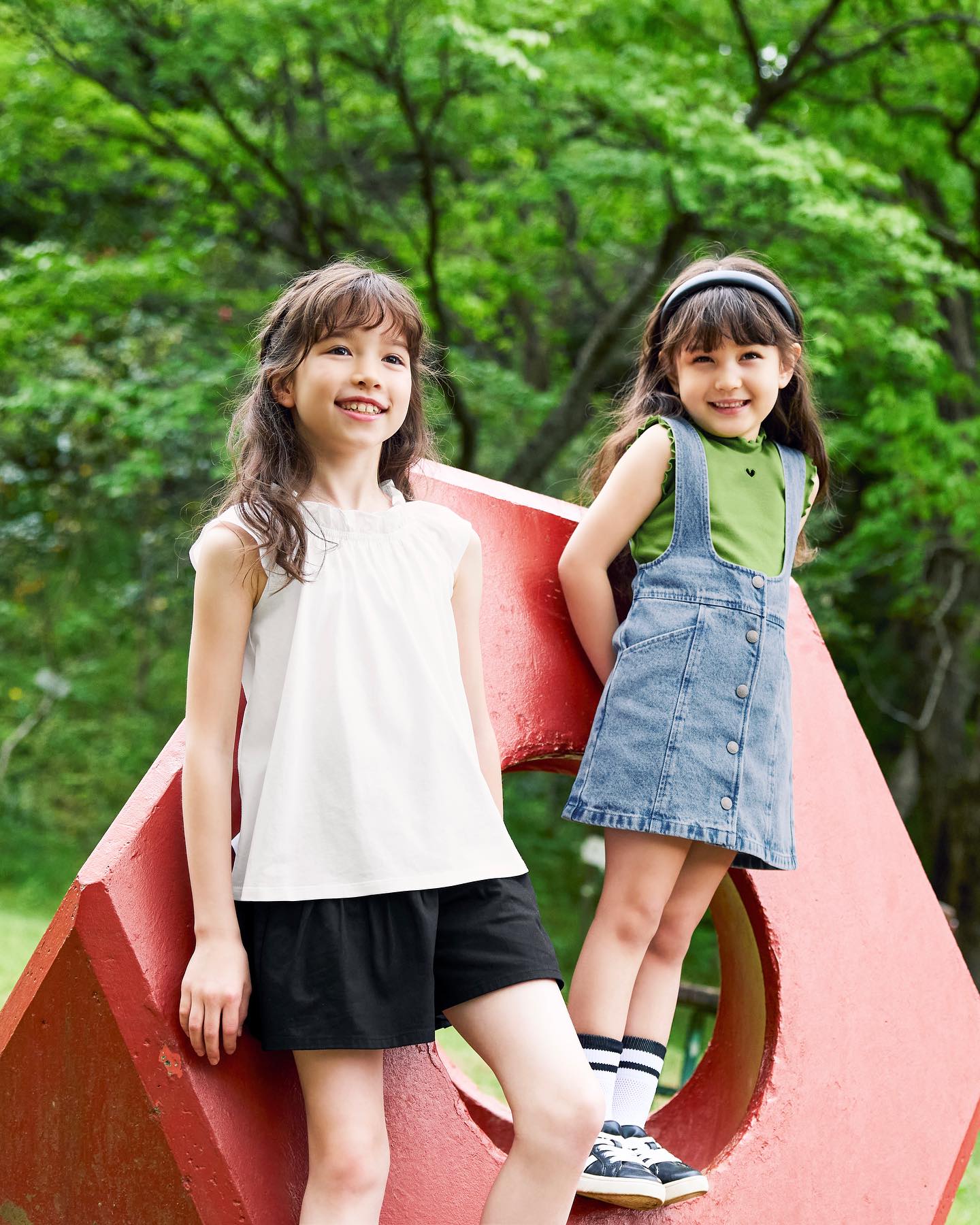 Tシャツよりも華やかな着こなしが叶う、 ノースリーブTが登場。 見た目