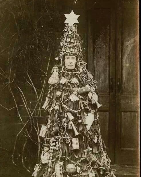 people dressed as christmas trees A vintage tree costume. When going to a party don't dress like everyone else, go the Christmas tree. Everyone will notice you! backed cloth tunic has