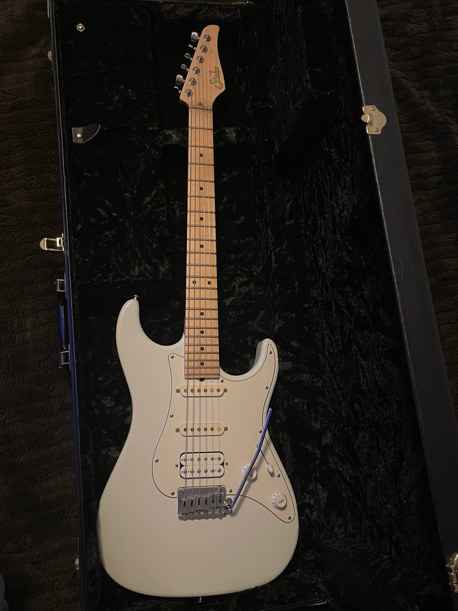 Hey guys!? I have this wonderful Suhr guitar, but dont have a lot 